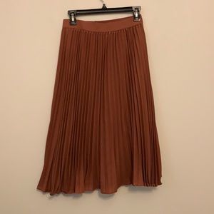 Pleated midi skirt, brown/bronze color, worn once